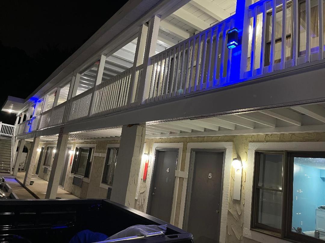 Point Pleasant Inn ポイント・プレザント・ビーチ エクステリア 写真